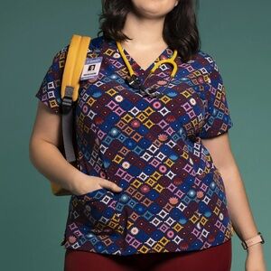 WonderWink Womens M Geometric Print Scrub Top V Neck Short Sleeve Floral Aztec